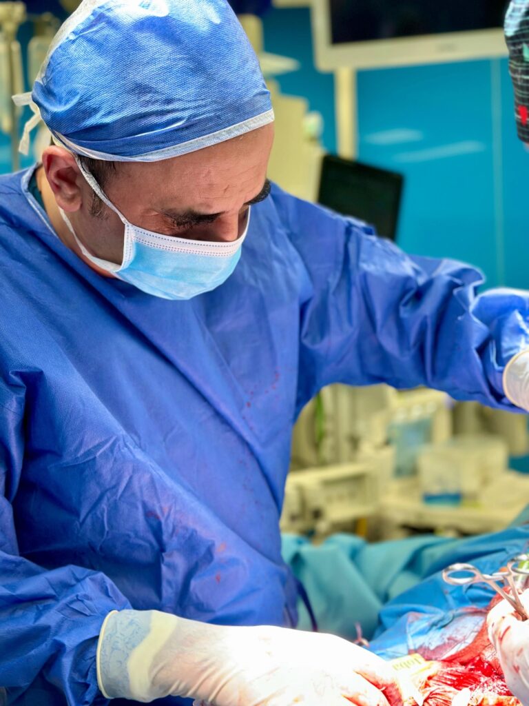 إنجاز طبي جديد للدكتور أمجد المسلماني: زراعة دعامة بتخدير موضعي